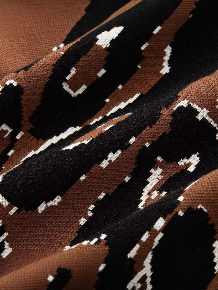 Casual women's sweater with animal print Lune London