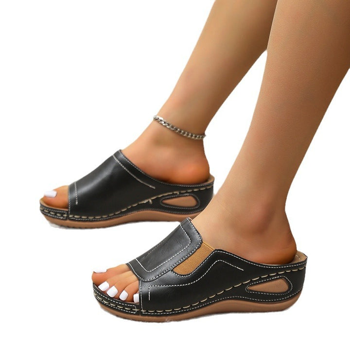 Comfortable women's clogs with elastic inserts and an anatomical sole Chic and Style