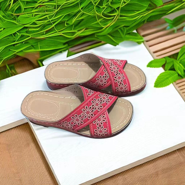 Chic and stylish comfort sandals with floral appliqués for women