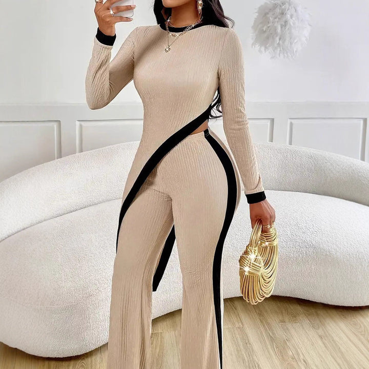 Combinaison élégante pour femme avec design asymétrique et piping contrastant Chic & Stil