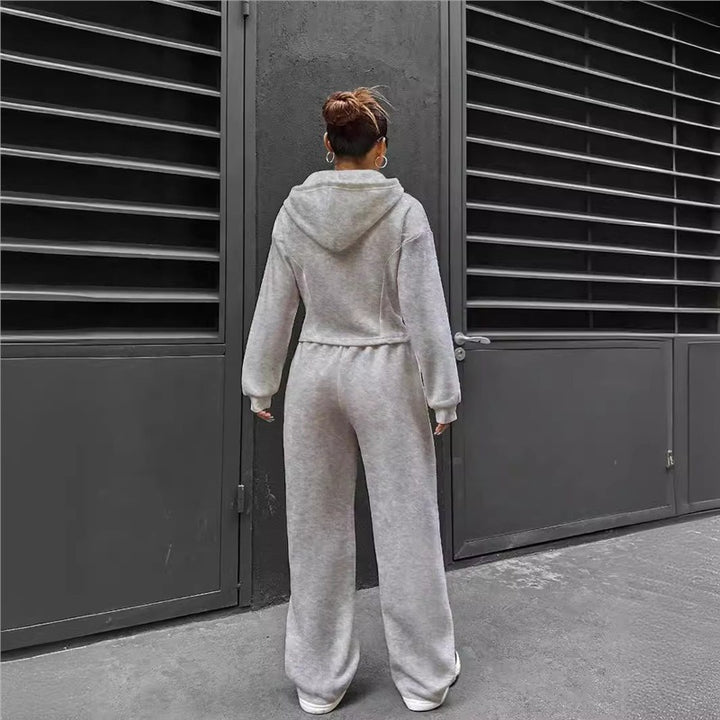 Ensemble hoodie ajusté pour dames avec des détails subtils de fermeture éclair Chic & Stil