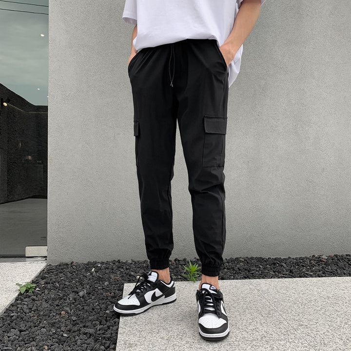 Men's cargo pants with elastic waistband and practical side pockets Lune London