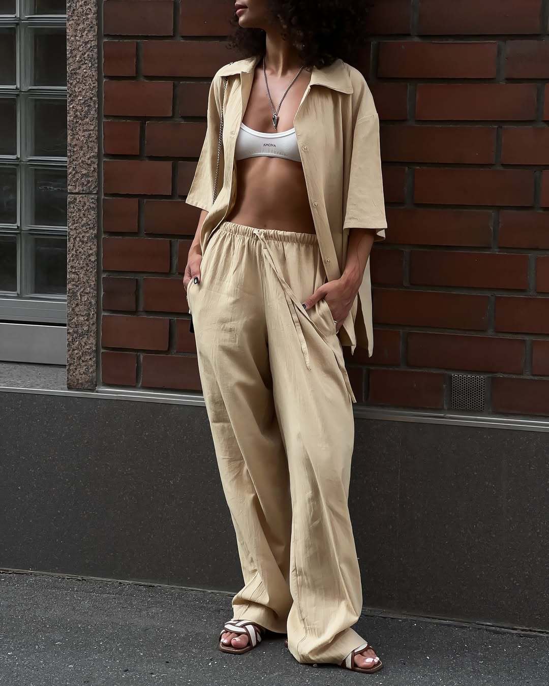 Casual women's set in lightweight fabric with loose pants and casual blouse Lune London