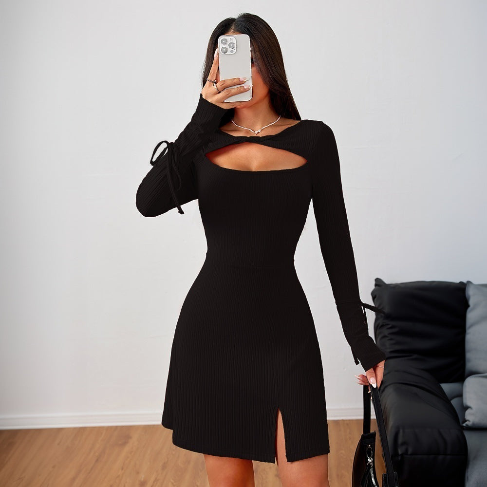 Robe mini moulante pour femme avec des manches longues et un décolleté échancré Chic & Stil