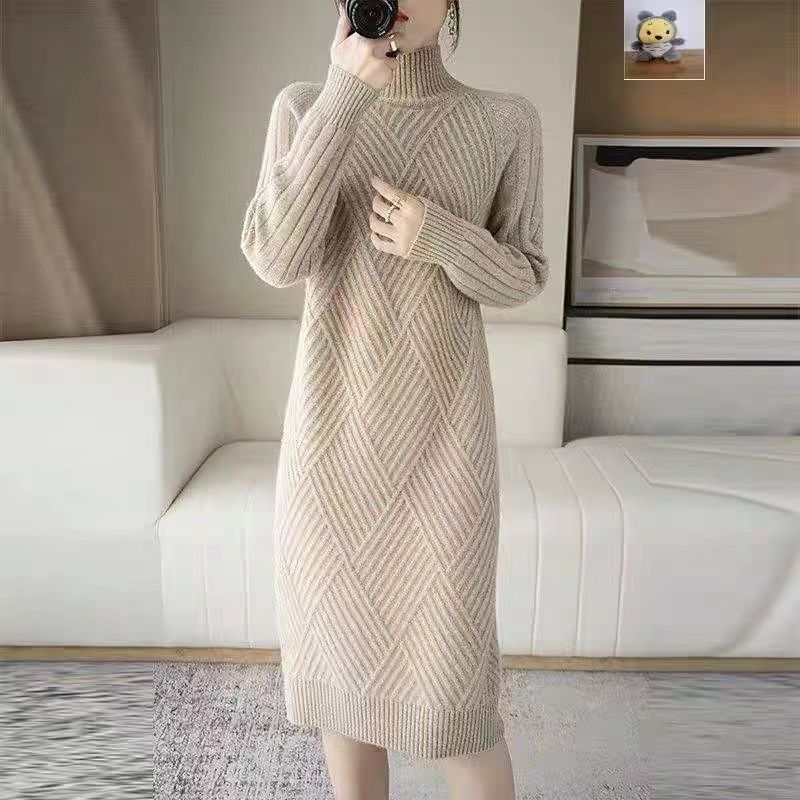 Robe en tricot pour femmes avec col montant et motif côtelé Chic & Stil