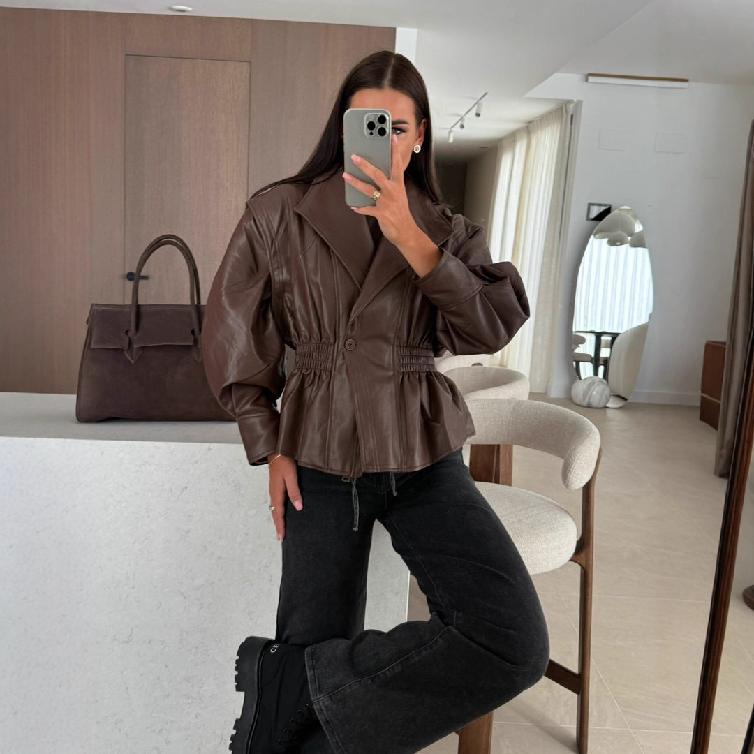 Veste en cuir designer pour femmes avec coupe cintrée et fronces Chic & Stil