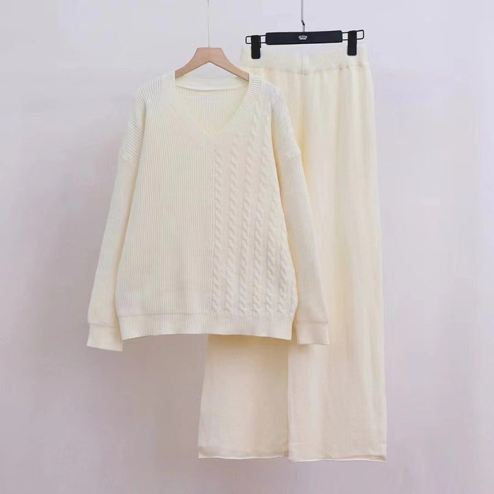 Pull en fine maille pour femmes et pantalon à coupe large avec décolleté en V et design en relief Chic & Stil