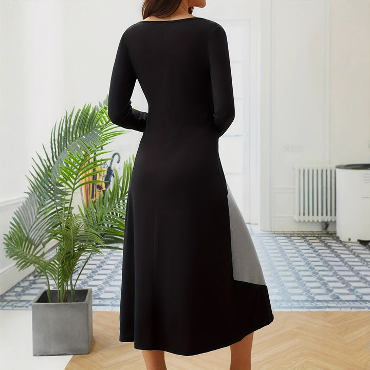 Robe longue ajustée à manches longues pour femmes avec coupe moderne et divisions de couleur Chic & Stil