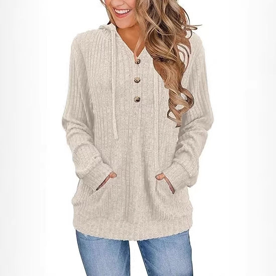 Sweat à capuche confortable pour femmes avec patte de boutonnage et poches latérales Chic & Stil