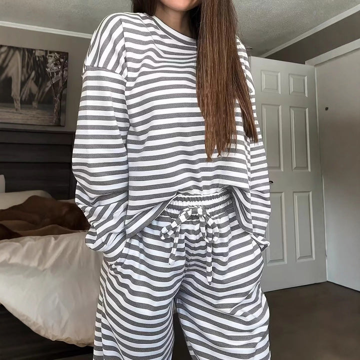 Ensemble de loisirs rayé élégant pour femmes Chic & Stil