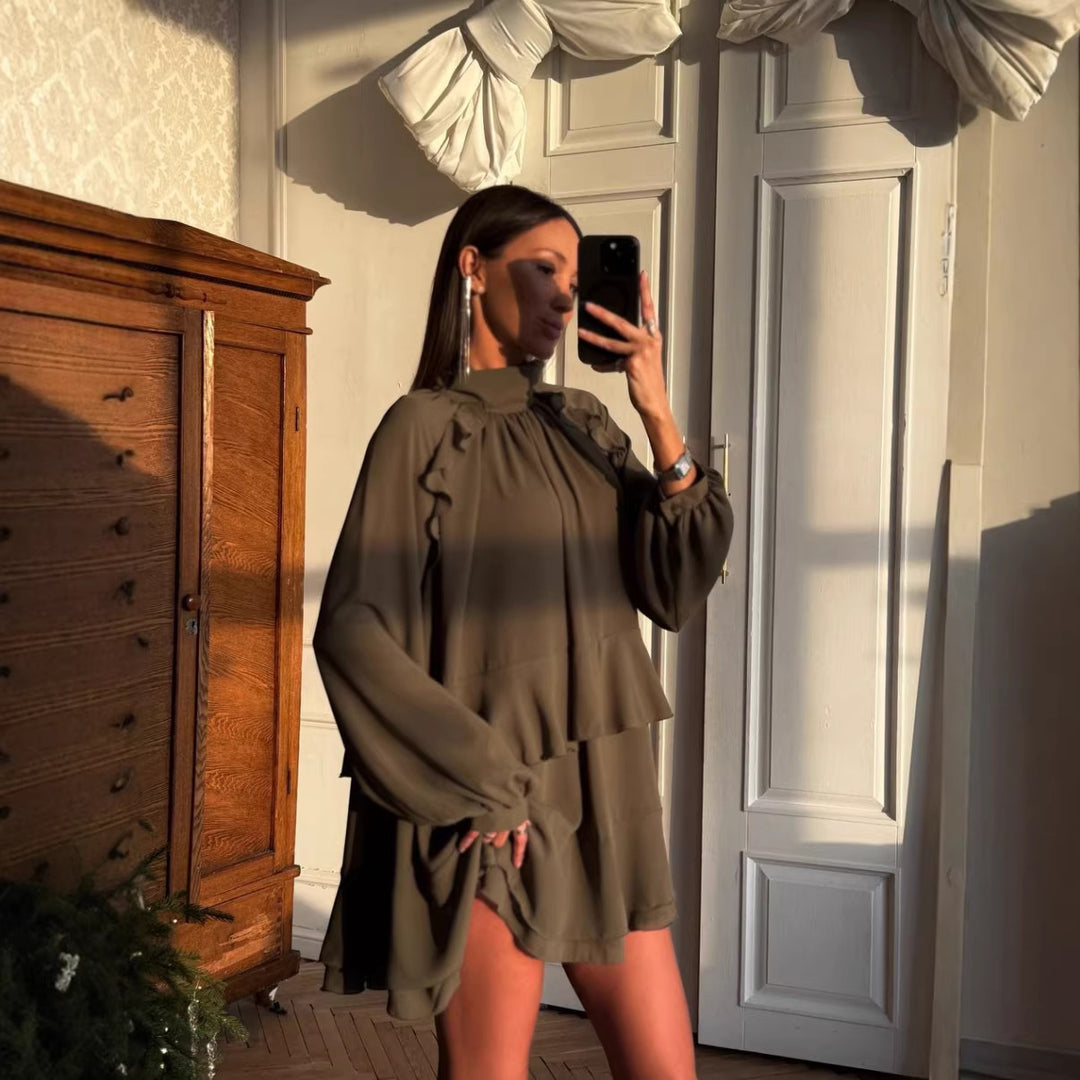 Robe aérienne pour femmes avec ourlet à volants et élégant col montant Chic & Stil