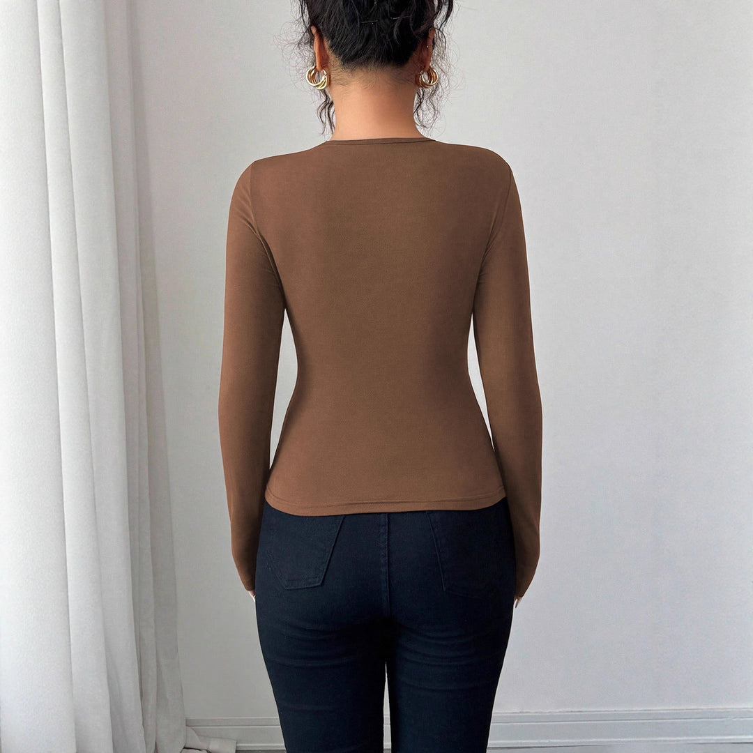 Body for women with decorative tie details and a trendy round neckline Chic & Stil