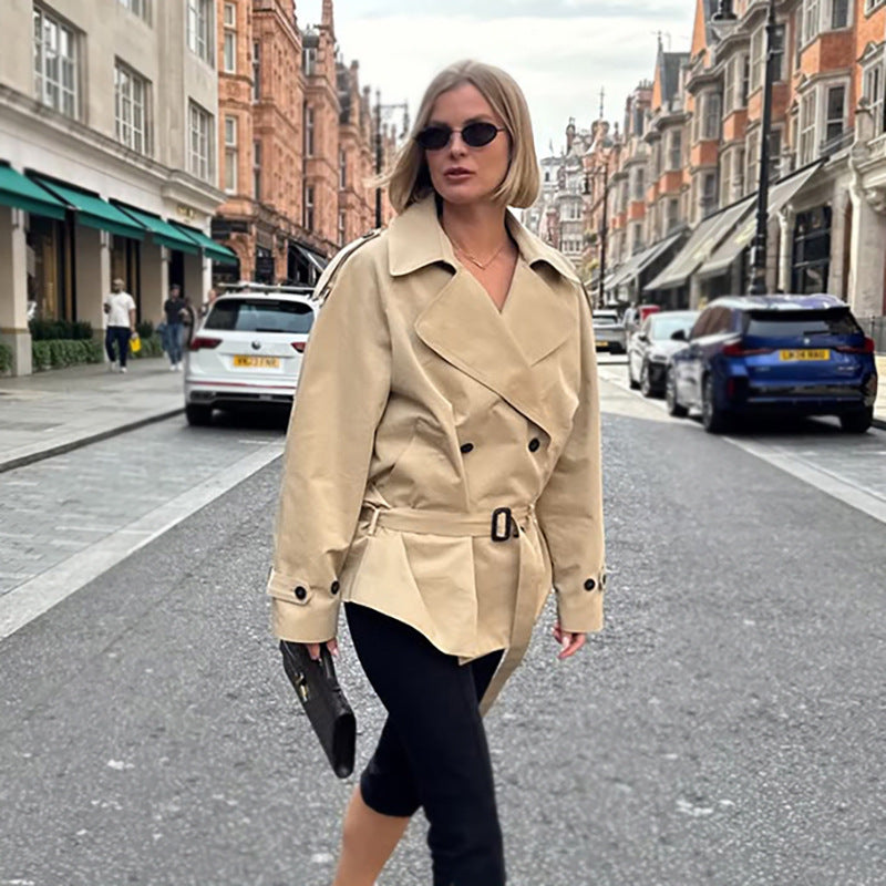 Trendy women's trench coat with elegant cut and practical pockets Lune London