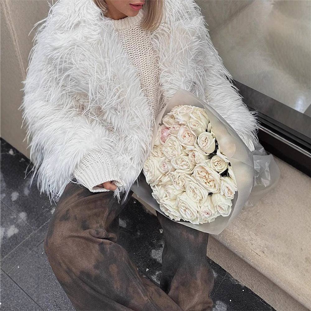 Faux fur jacket for women with a luxurious design and a voluminous cut Lune London