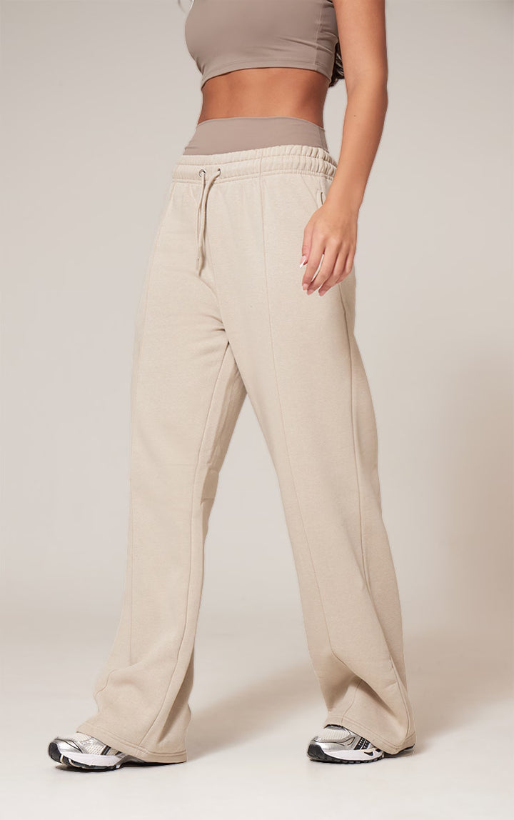 Sporty leisure pants for women with wide legs and comfortable elastic waistband Lune London
