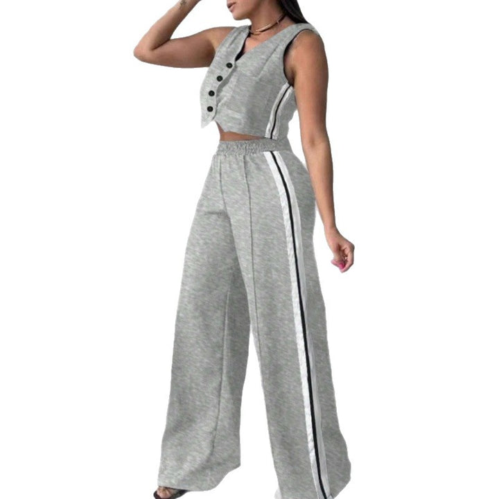 Two-piece women's sports set with a loose fit and an elastic waistband Lune London