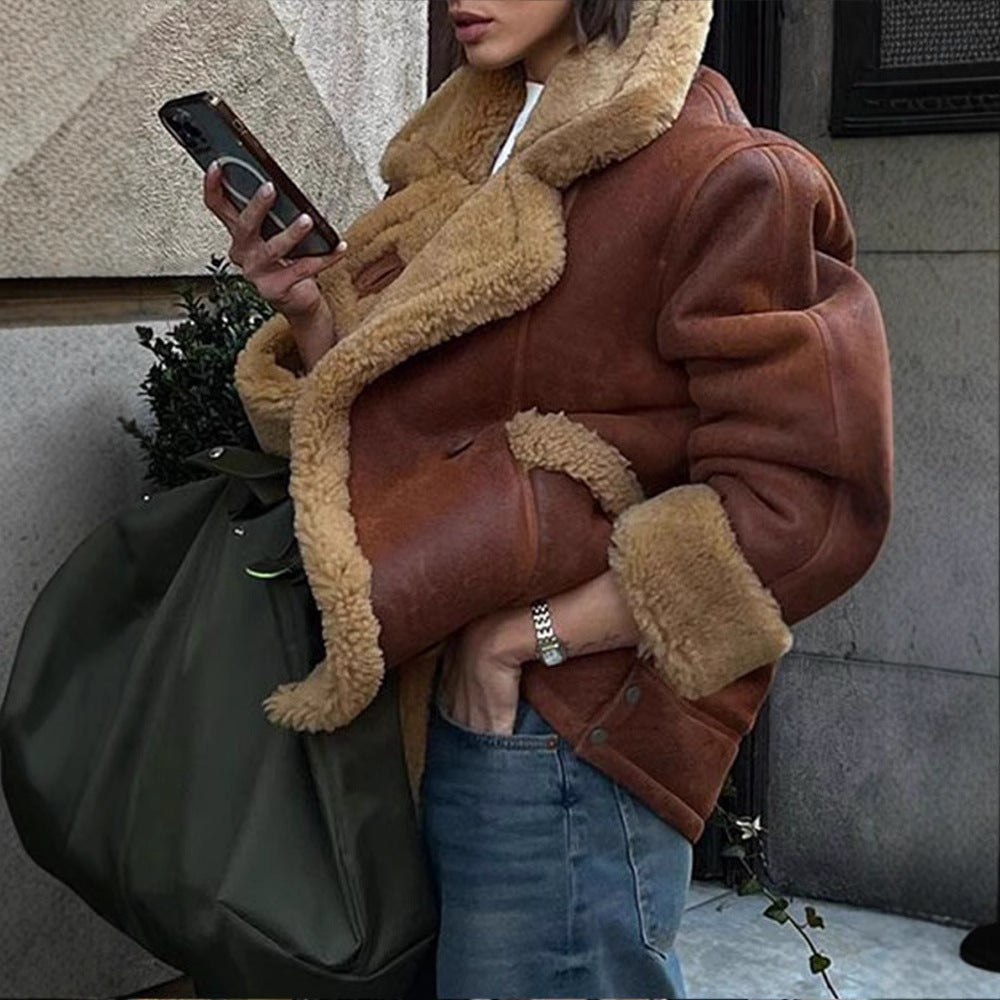 Casual and trendy teddy jacket for women with a large collar and soft interior Lune London