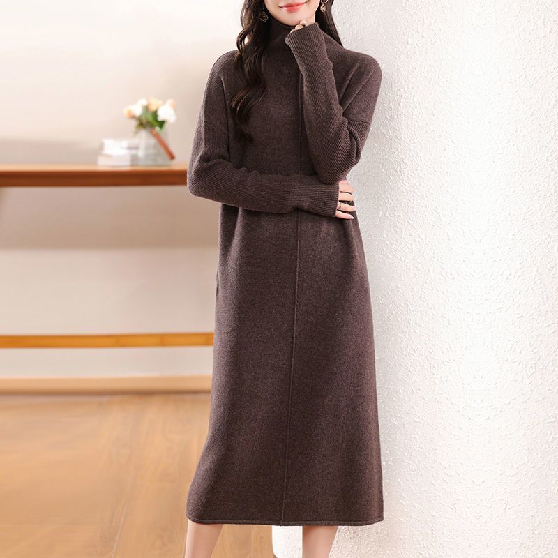 Robe en tricot pour femmes avec col montant et silhouette décontractée Chic & Stil