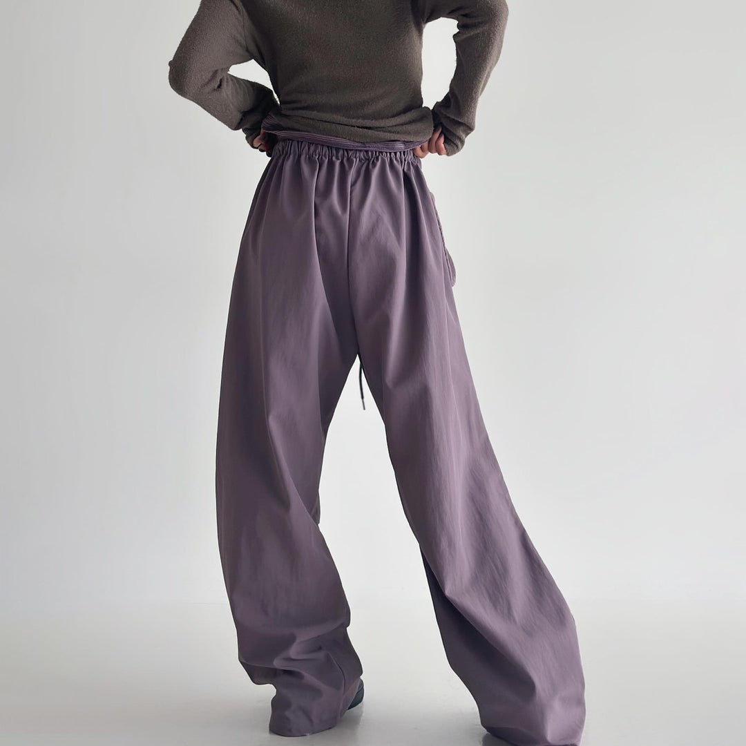 Casual cargo pants for women with a loose fit and practical pockets Lune London