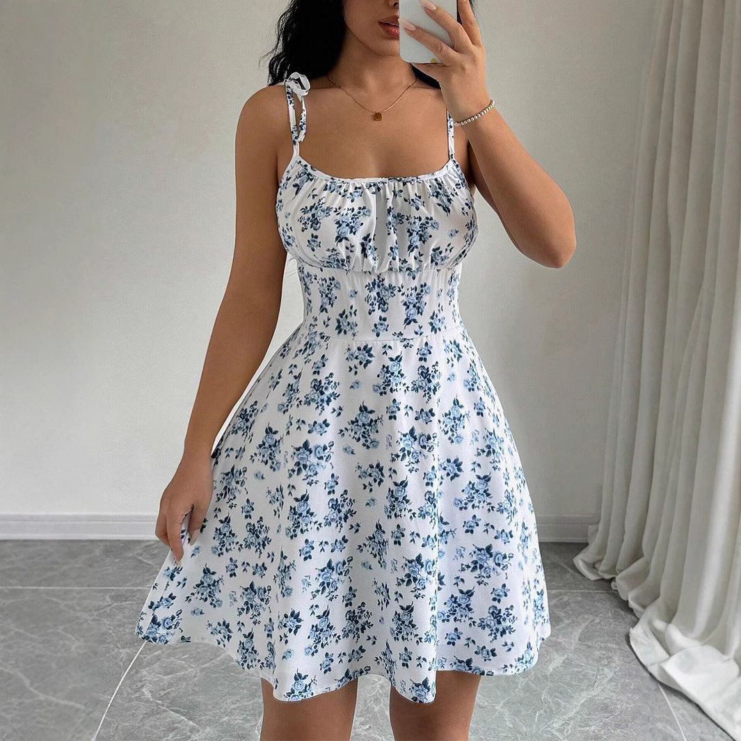 Robe mini d'été pour femmes avec motifs floraux et larges bretelles Chic & Stil