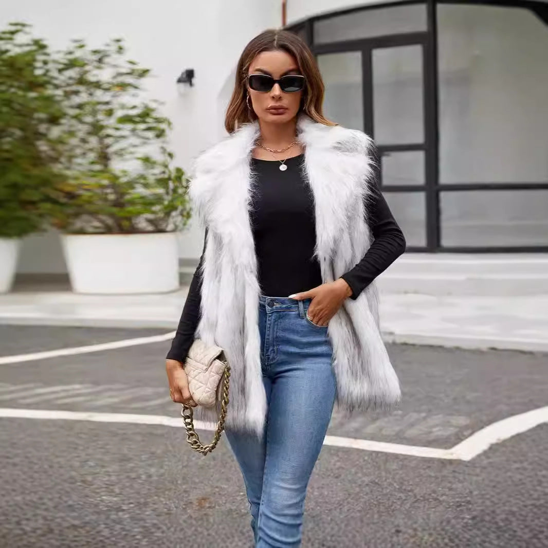 Elegant faux fur jacket for women with high collar Lune London