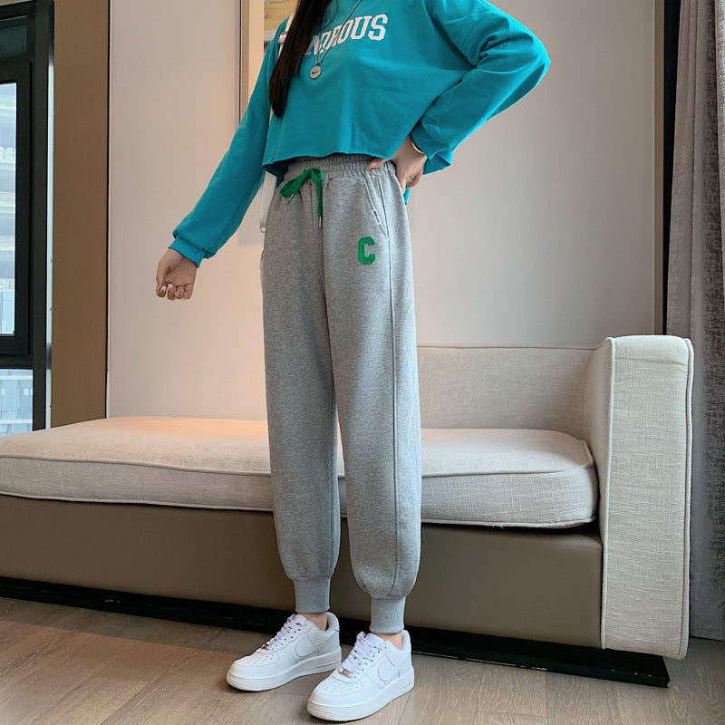 Ensemble de vêtements de loisirs sportif pour femmes avec top court et sweatpants décontractés Chic & Stil