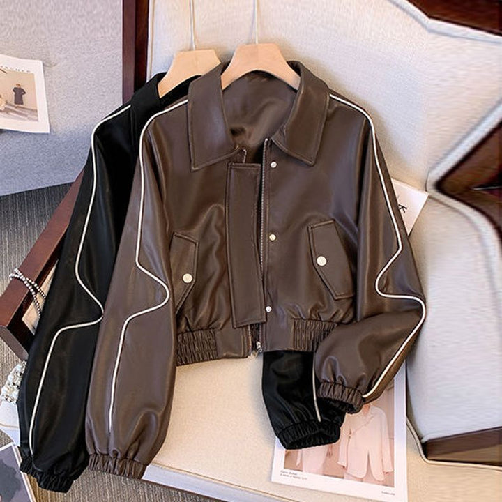 Veste courte à la mode pour femmes en simili cuir avec des coutures contrastées Chic & Stil