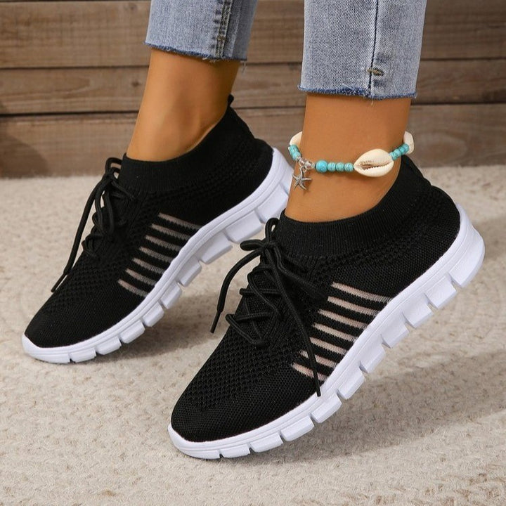 Women's sports shoes with breathable knit upper Lune London