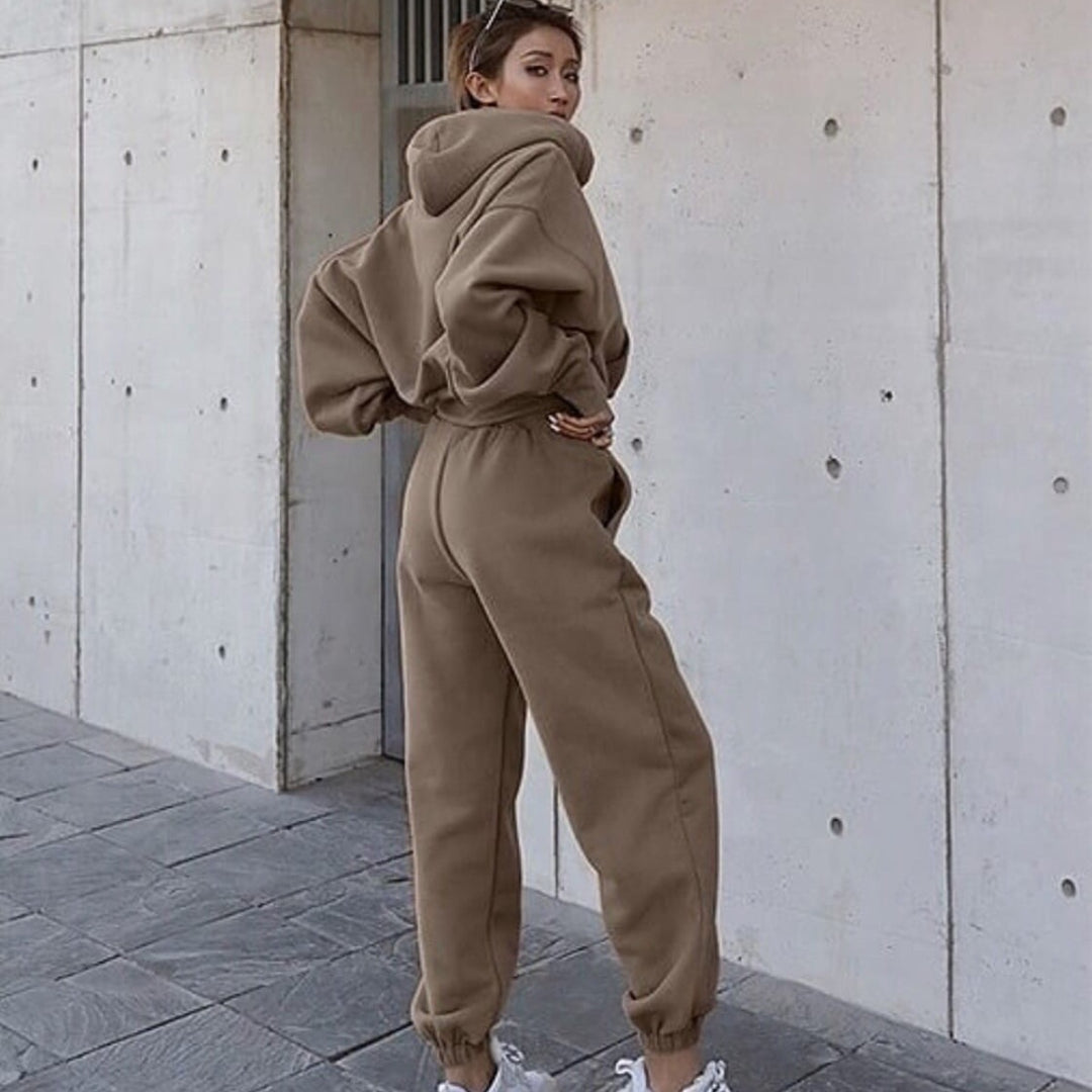 Lune London women's casual sweatshirt and jogger pant set