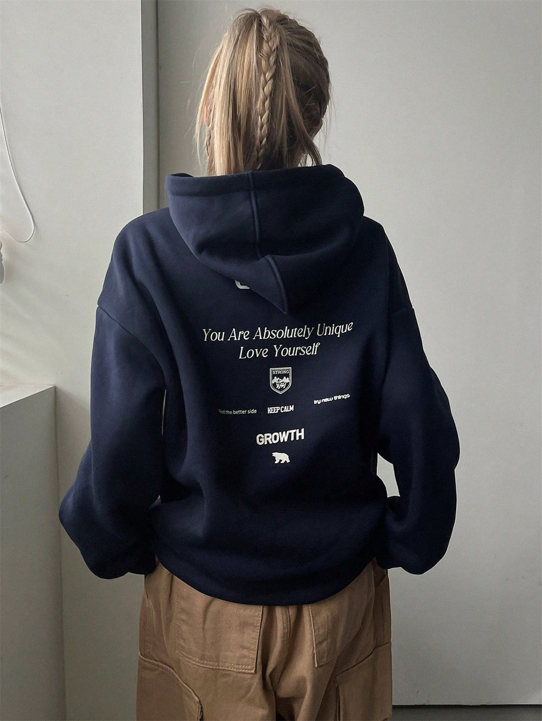 Sweat à capuche pour femmes avec lettrage motivant et coupe confortable Chic & Stil