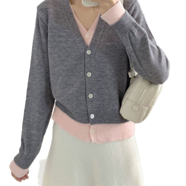 Cardigan intemporel pour femmes avec col en V et poignets contrastants Chic & Stil