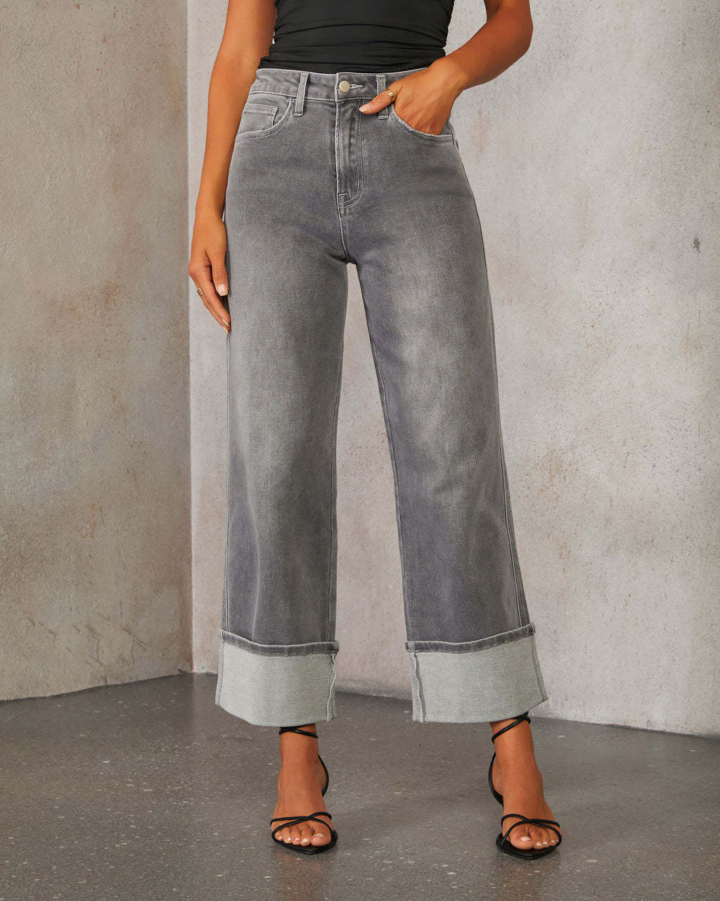 Ladies Wide Cut Jeans with Turned-Up Hem Lune London