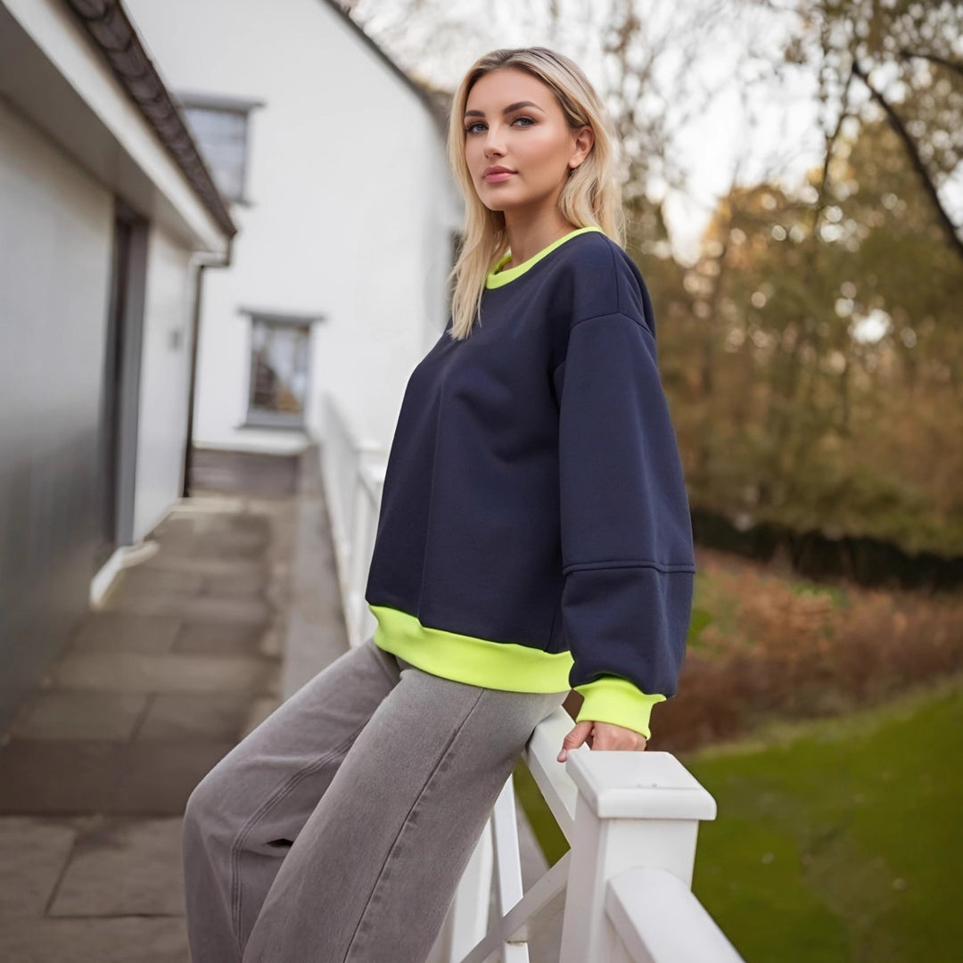 Sweatshirt décontracté pour femme avec des poignets contrastants et une coupe moderne Chic & Stil