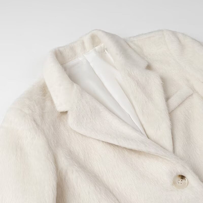 Veste blazer moelleuse pour femmes avec détails de boutons et poches élégantes Chic & Stil