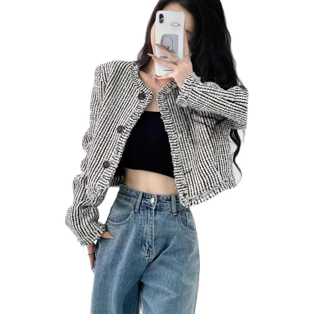 Trendy boucle jacket for women with decorative buttons and relaxed fit Lune London