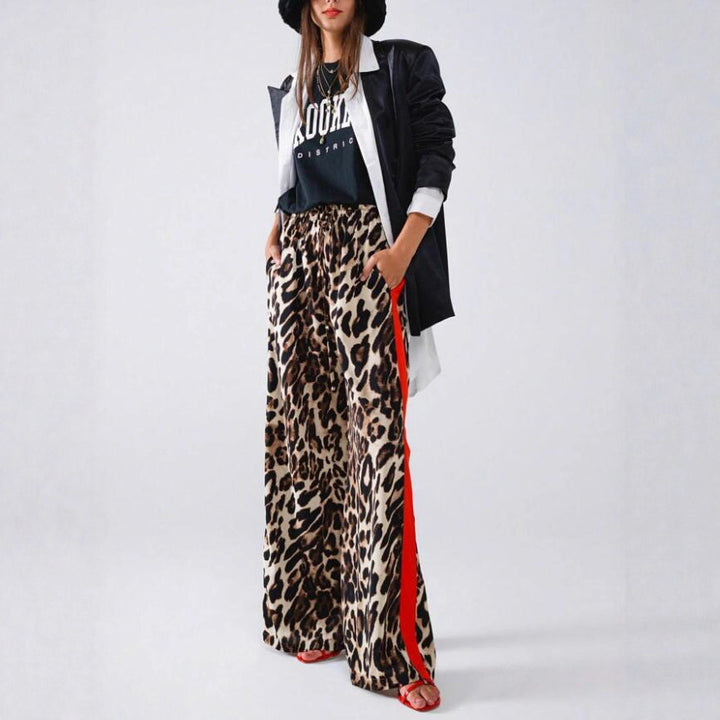 Leisure pants for women with animal print and contrasting stripes on the sides Lune London