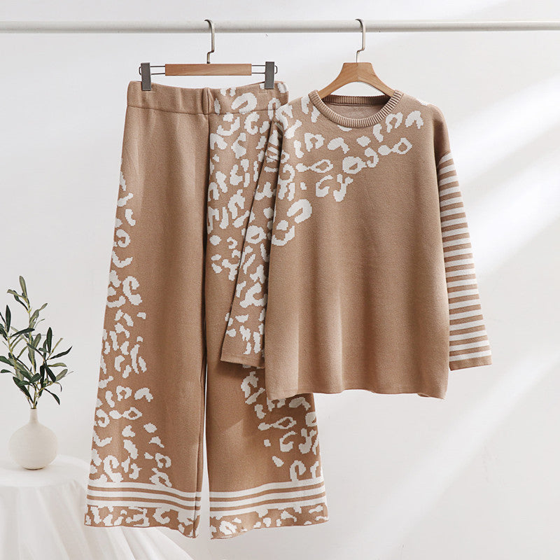 Trendy women's lounge set with animal print and wide stripes Lune London