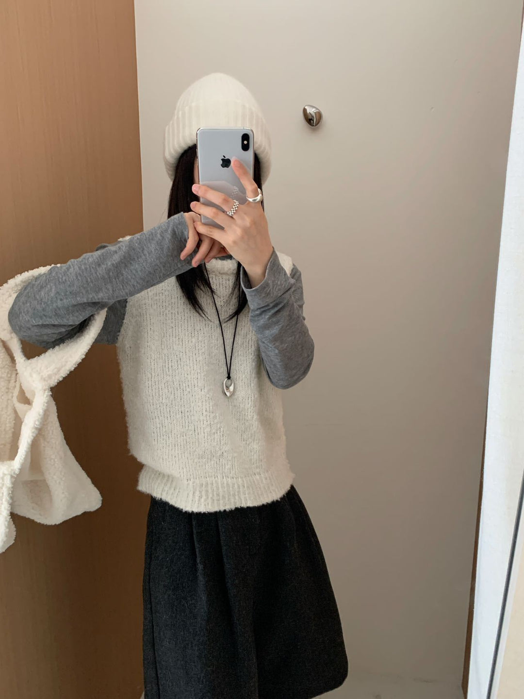 Knitted cardigan for women in soft and fluffy material with a chic and stylish modern fit