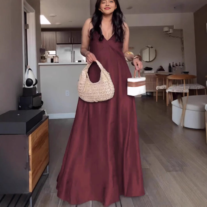Maxi dress for women with an elegant V neck and practical pockets Lune London