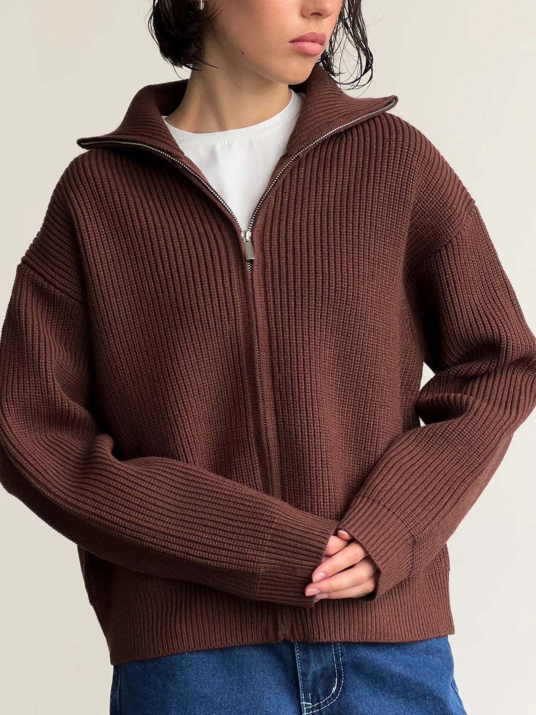 Veste tricotée pour femmes avec col haut Chic & Stil