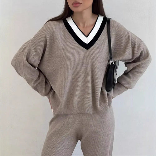 Ladies comfortable V-neck sweater with striped collar Lune London