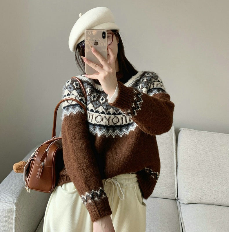 Chunky knit sweater for women with contemporary Norwegian patterns Lune London