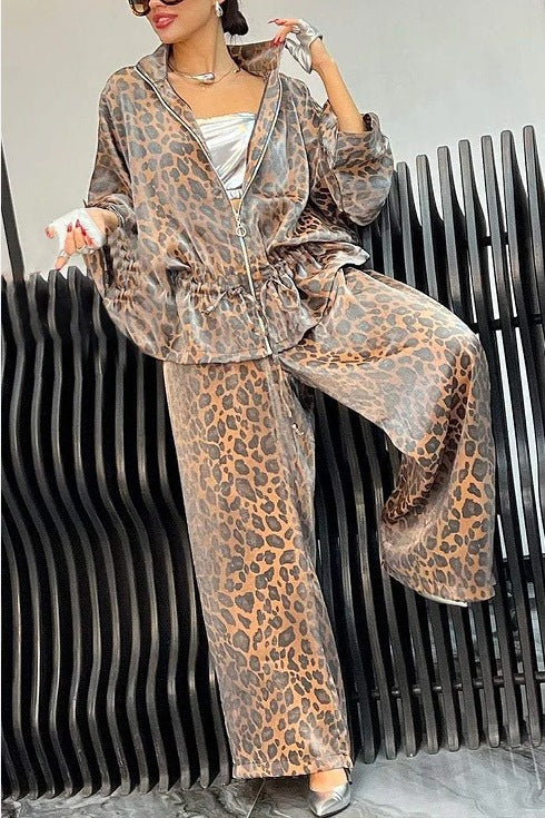 Lady casual jumpsuit with trendy leopard print and loose fit Lune London