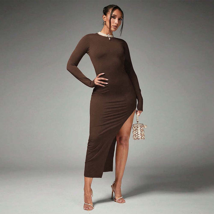 Elegant maxi dress for women with long sleeves and side slit Chic & Stil