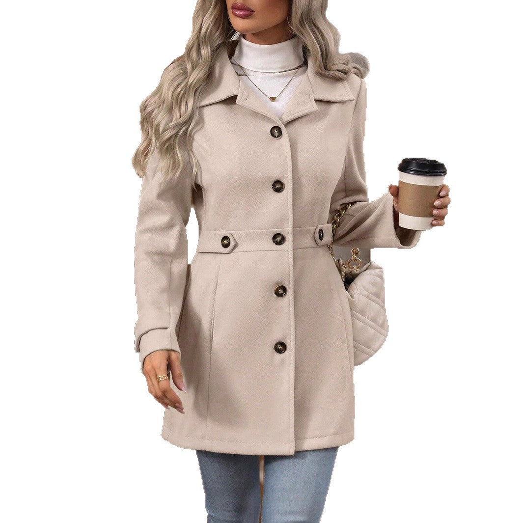 Lune London Fashionable women's transition jacket with elegant button details and a fitted cut