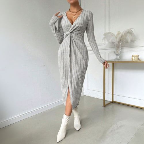 Robe midi ajustée pour femme avec détail twist et fente latérale Chic & Stil
