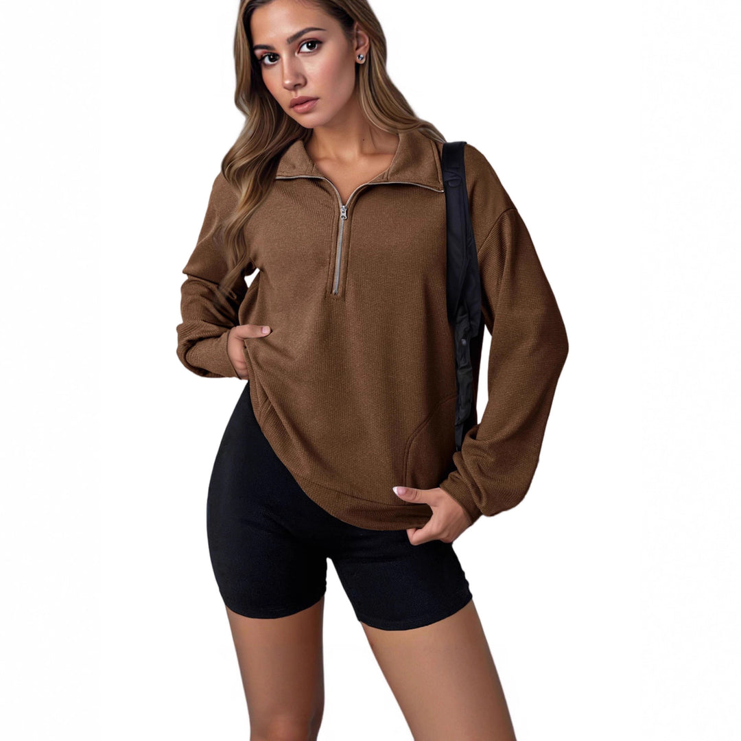 Casual hooded sweatshirt for women with zipper and practical pockets Lune London