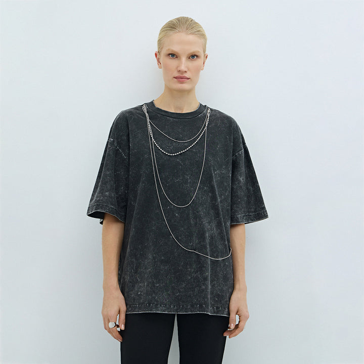 Oversized t-shirt for women with decorative chain accent Lune London