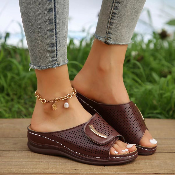 Breathable wellness slippers for women with ergonomic sole Lune London
