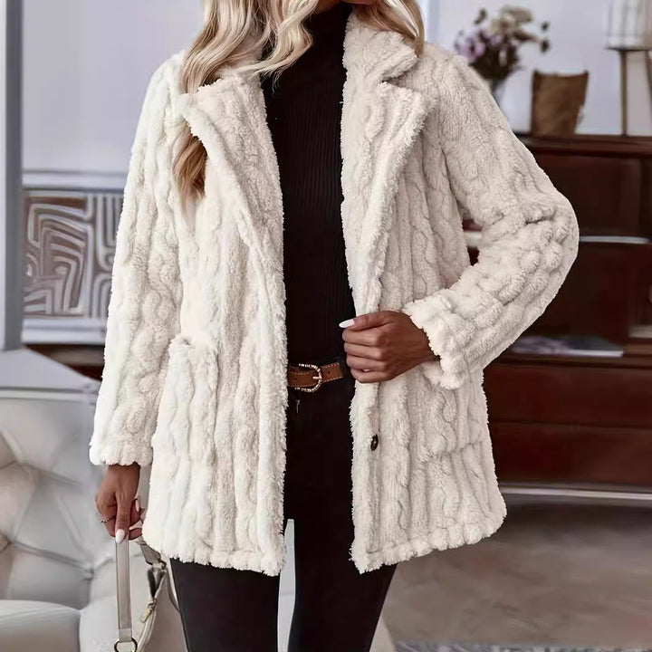 Women's coat in soft and warm faux fur with chic and stylish button design
